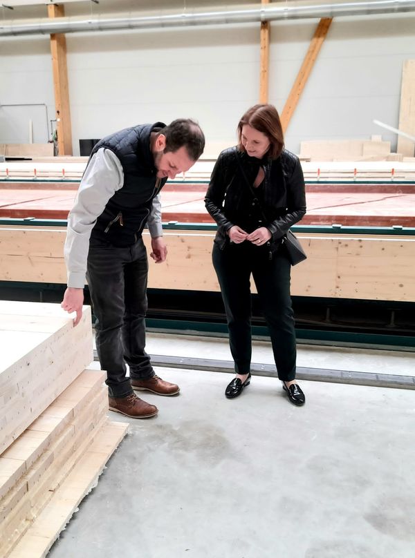 „Der Holzbau ist eine nachhaltige und regionale Bauart“
Sandra Boser MdL besucht die Schwarzwald Holzbausysteme GmbH in Friesenheim
