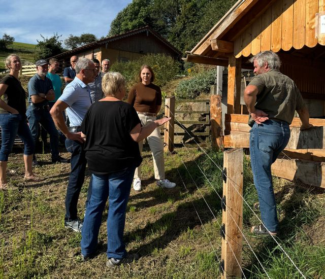 Sandra Boser MdL im Austausch mit dem BLHV auf dem Schremppenhof in Oberwolfach