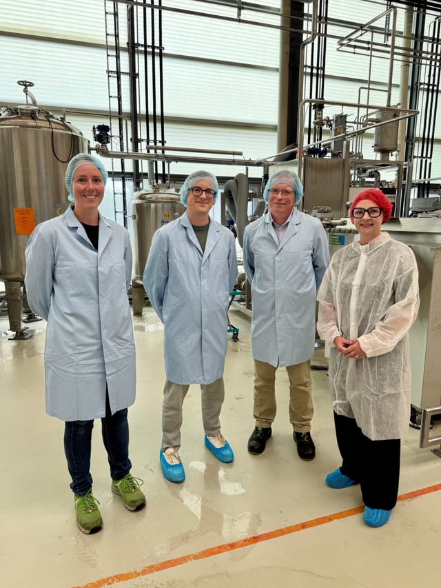 Sandra Boser MdL informierte sich bei Black Forest Ingredients & Solutions über die Herstellung von natürlichen Lebensmittelfarben